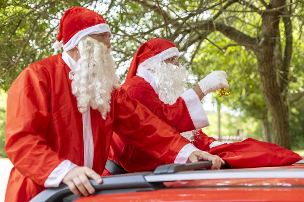 Sindicato dos Metalúrgicos realiza chegada do Papai Noel em sede campestre